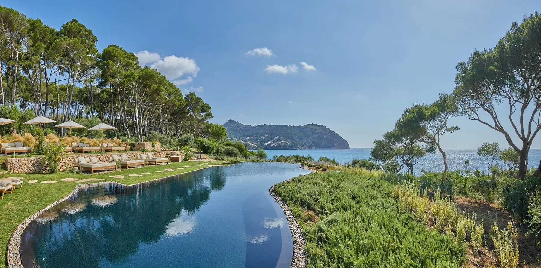 Pleta de Mar — Naturpool zwischen Pinien und Meer