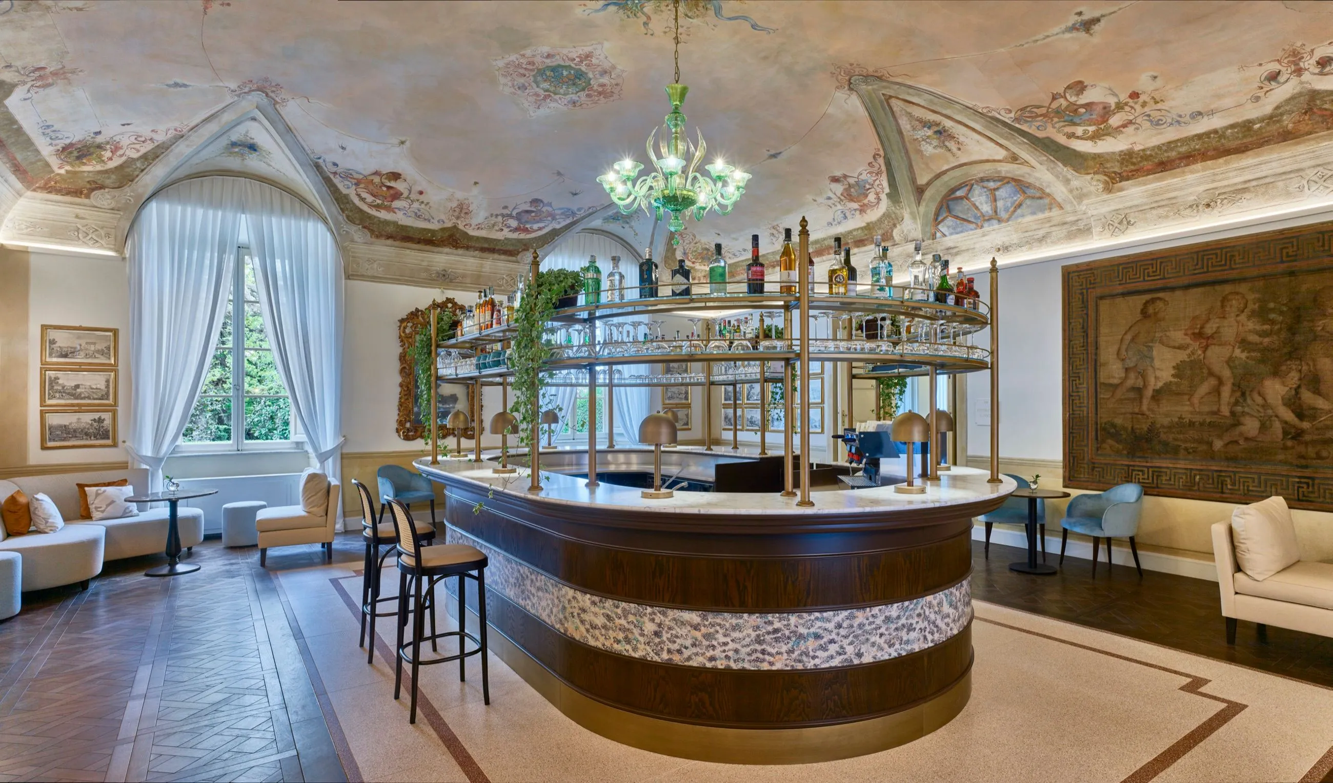 L'Affresco Bar mit Panoramablick über den Park.